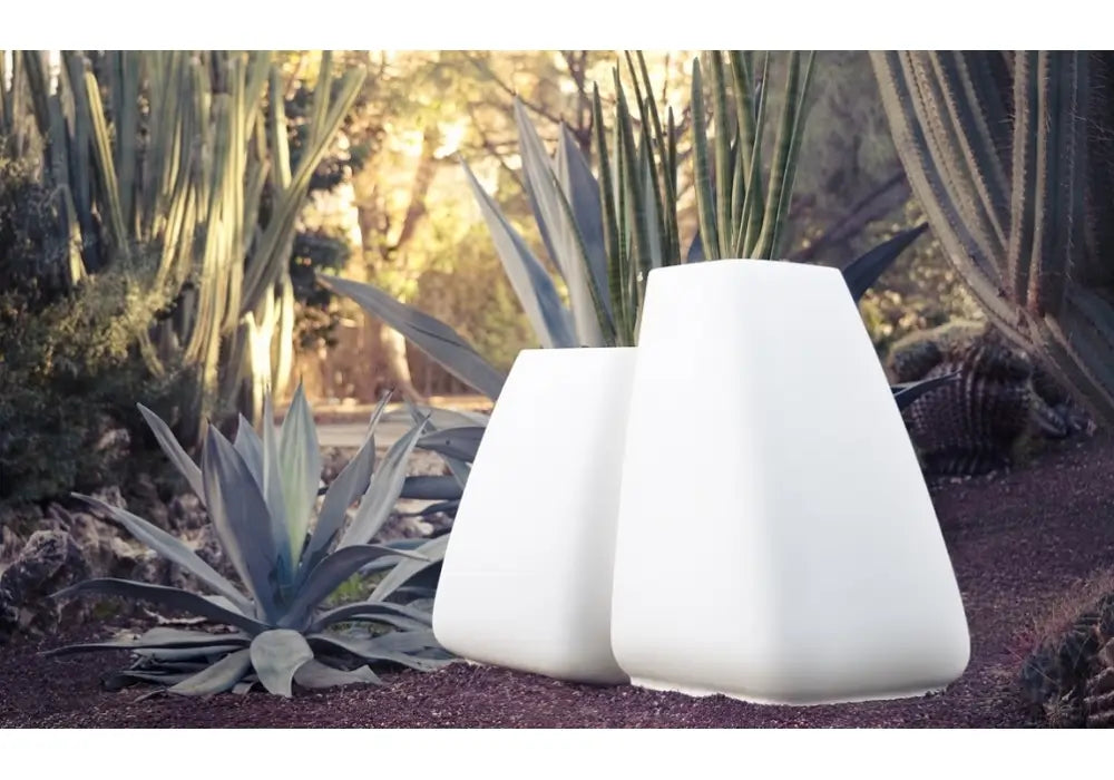 pot de fleurs extérieur blanc en plastique