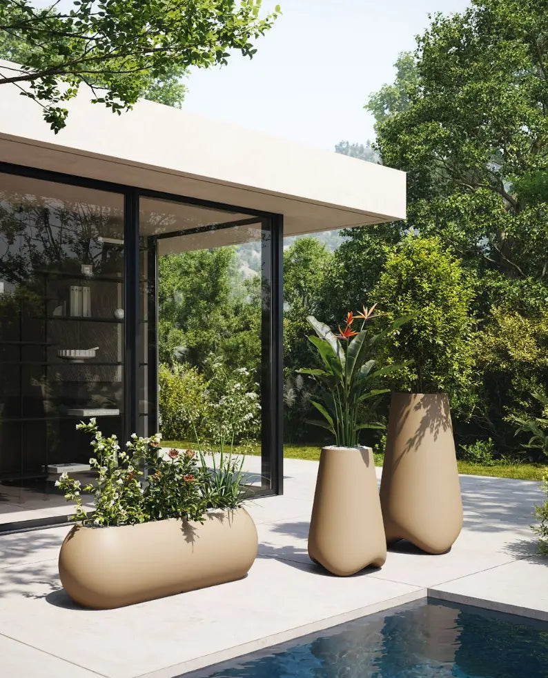 pot de fleurs extérieur beige en plastique