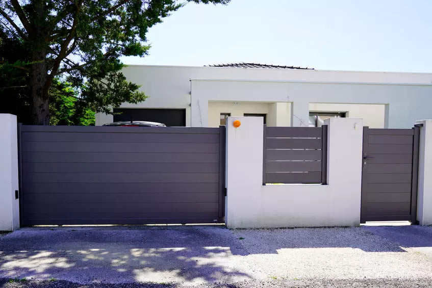 4 raisons de choisir un portail sur mesure en aluminium pour sa maison