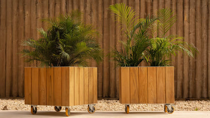 Jardiniere-Bois-avec-Roulettes